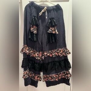 NWOT POL women’s Black Floral Wide Leg Pants